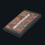 Coronation Street - Sign<br><div class="desc">I den fiktiva staden Weatherfield,  CORONATION STREET - den längsta brittiska tvålopera i televisionshistorien - framställs vardagen för ett brittiskt arbetarsamhälle. Besök www.cbc.ca/coronation i Kanada för att se hur man tittar på.</div>