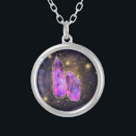 *~* Cosmic Crystals Guld Glitter Star Dust AP40 Silverpläterat Halsband<br><div class="desc">(sök AP40 efter liknande artiklar) * Energy Enhanced BOHO PASTEL LILA , VIOLET , DEEP MAGENTA CELESTIAL COSMIC UNIVERSE CRYSTALS with GULD GLITTER STARS and mousserande MAGICAL GULD STAR DUST. Den här lycklig Crystal-designen är på en nattetid himmel mörk blått lila och magenta rosa vattenfärgsbakgrund. Man kan beskriva denna utformning...</div>