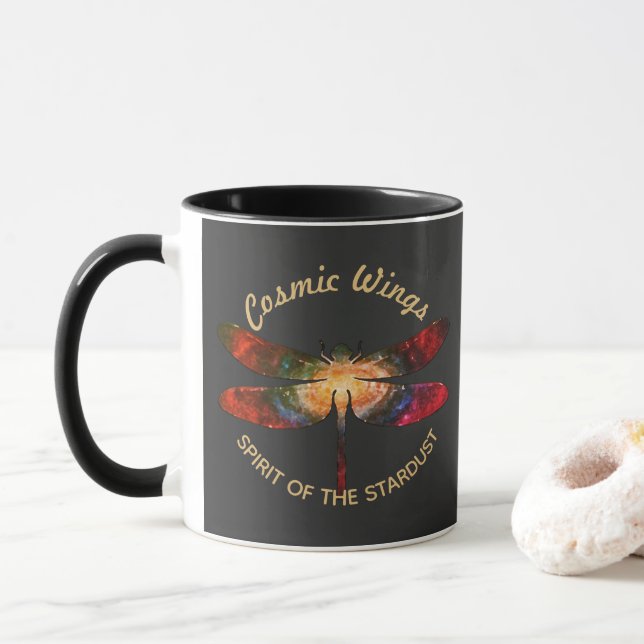Cosmic Dragonfly • Galaxy Wings & Nebula Trails Mugg (Med munk)