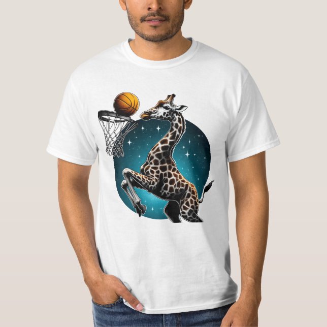 Cosmic Giraffe Slam dunk - Galactic Basketball Art T Shirt (Framsida)