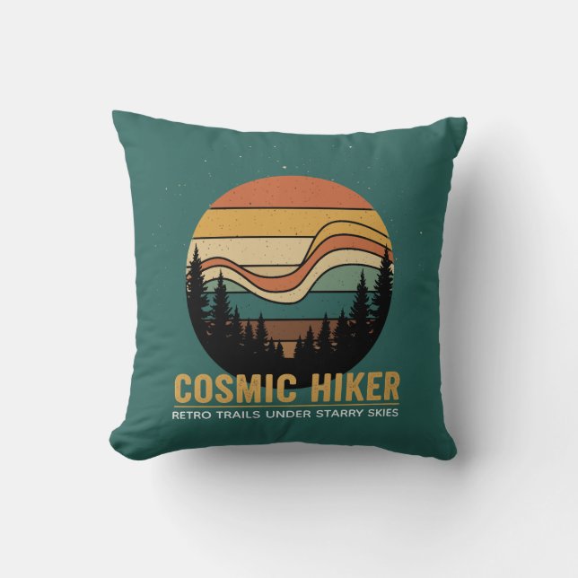 Cosmic Hiker Retro 70s Sunset Space Forest Stars Kudde (Framsida)