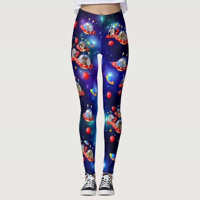 Cosmic Kittens i Alien Spaceship UFO Sci-fi Scene Leggings (Framsida)