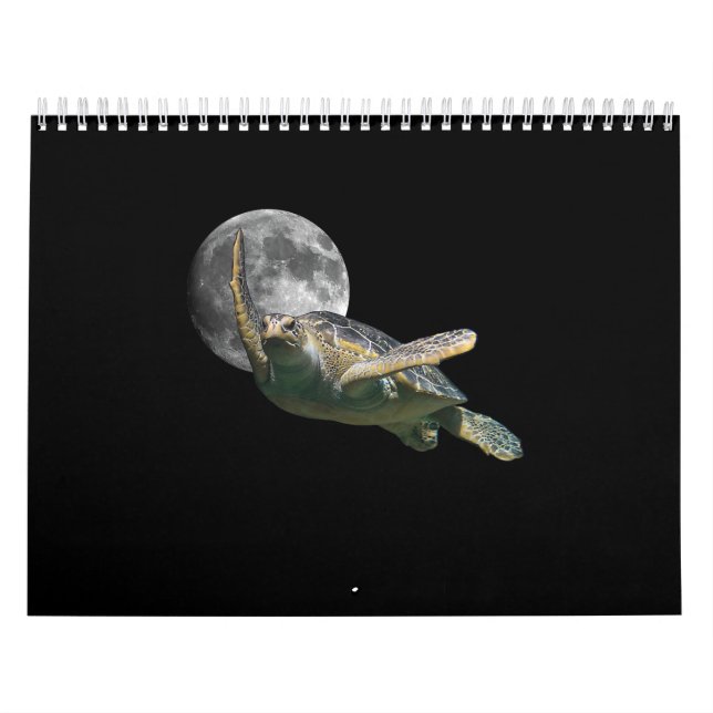 Cosmic Måne Sea Turtle Swimming i Space Premium Kalender (Omslag)