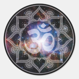 Cosmic Om Mandala Runt Klistermärke