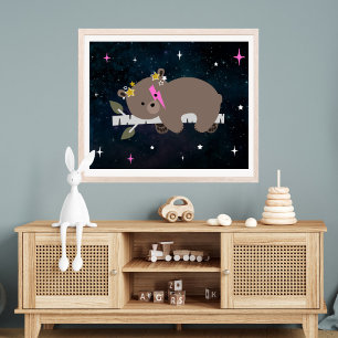 Cosmic Unge Sömnig Vild En Rosa Girl Girl Nursery Poster