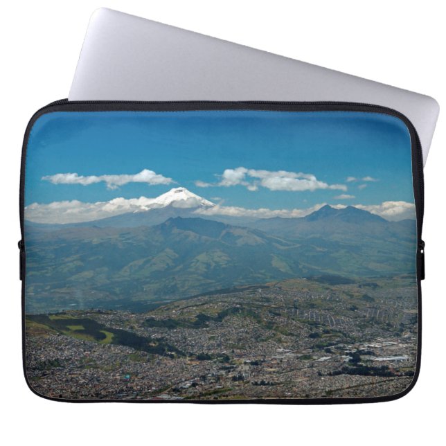 Cotopaxi & Quito, Ecuador Laptop Fodral (Framsidan)