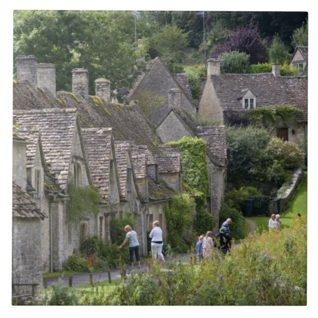 Cotswold stenhus i byn kakelplatta (Framsidan)
