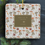 Cottagecore Mushroom Botanical Bild jul Julgransprydnad Keramik<br><div class="desc">Öka din helgdag-dekoration med vår fantastiska Cottagecore Mushroom Botanical Bild jul Ceramic Ornament. Detta prydnadsämne fångar den tidlösa charmen av klassisk botanisk trädgrej och kombinerar den med den orustiska allyren kottagecore. Den har en vackert designad ljusbildmall som ger perfekten utrymme att visa ett omhuldat minne. Med sin jordade palett i...</div>