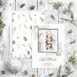 Cotton Winter Greenery God jul Photo Holid Julkort<br><div class="desc">Vi presenterar vårt fotokort från Cotton Winter Greenery God jul! Det här vackra kortet har ett foto från din favoritfamilj, med God jul i en populär, skriven kalligrafi och serif font duo. Den är förskönad med vattenfärgade bomullsborrar och vintergrön. Kortet kan vara personlig med namn och år, skapar det extra...</div>