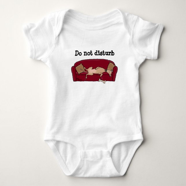 Couch Greyhound (fawn) Hund Lazy Sleeping Funny T Shirt (Framsida)