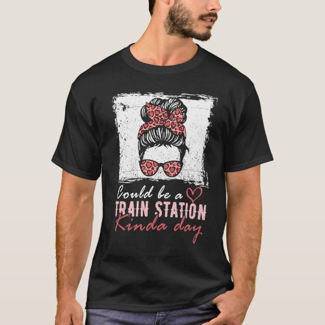 Could Be A Train Station Kinda Day Messy Bun   5 T Shirt (Framsida)