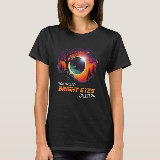 Countryside Total Solar Eclipse 2024 Turn Around B T Shirt (Framsida)