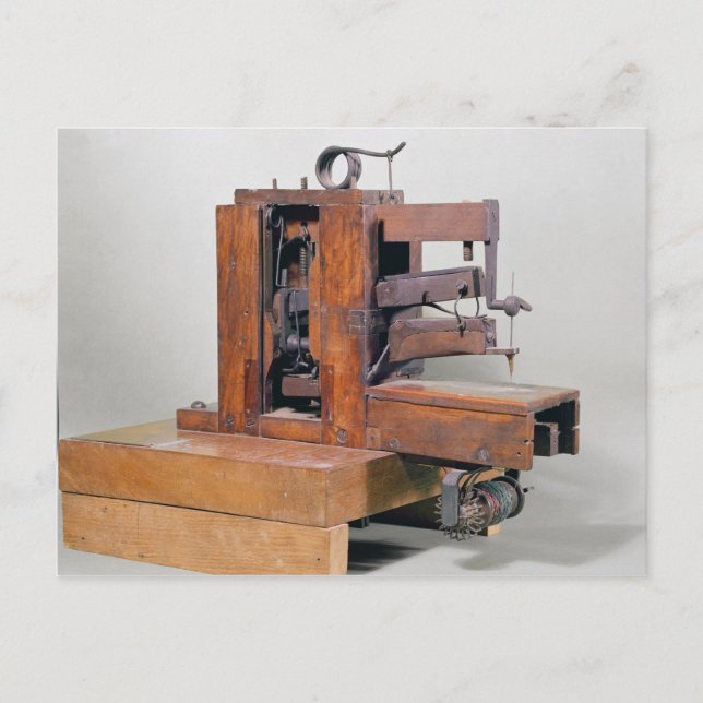 Couseuse', den första symaskinen, 1830 vykort (Framsida)