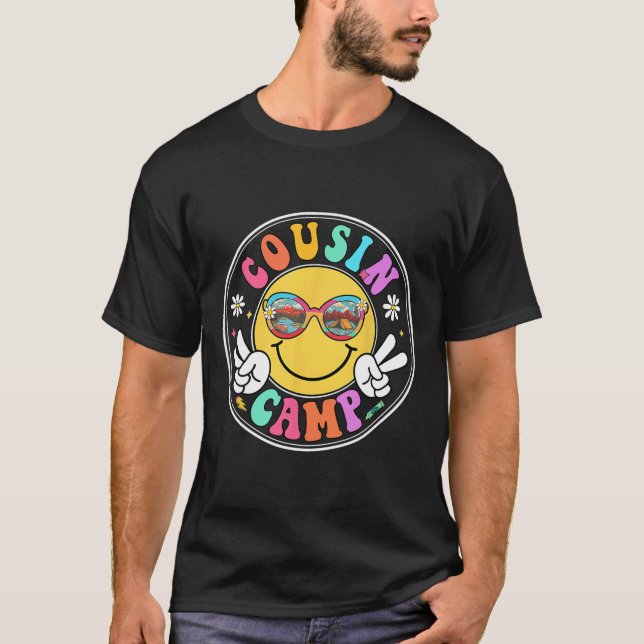Cousin Camp 2025 Rolig Campingbesättning Sommar Fa T Shirt (Framsida)