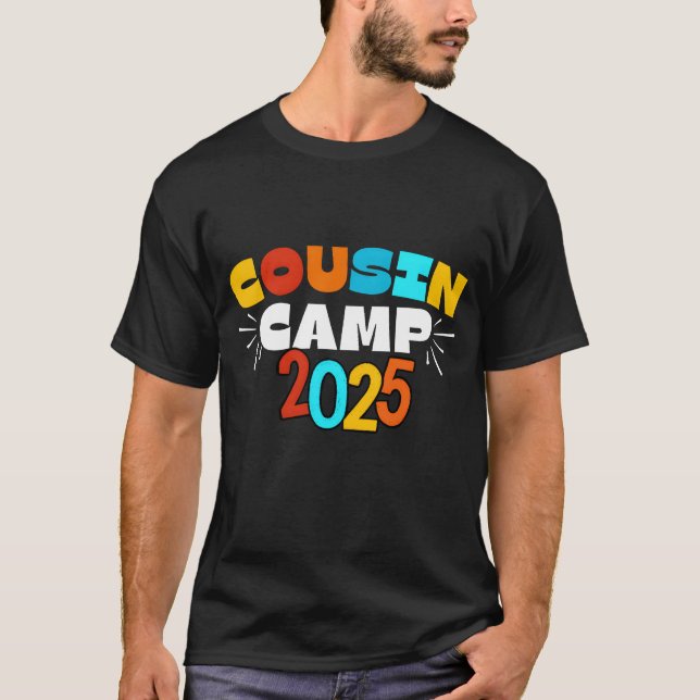 Cousin Camp 2025 vänner T Shirt (Framsida)