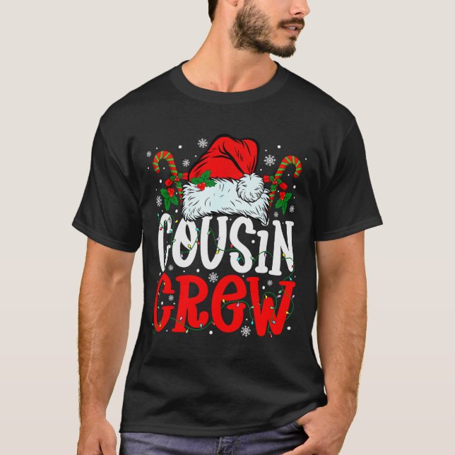 Cousin Crew Christmas Santa Hat Xmas Lights Men Bo T Shirt (Framsida)