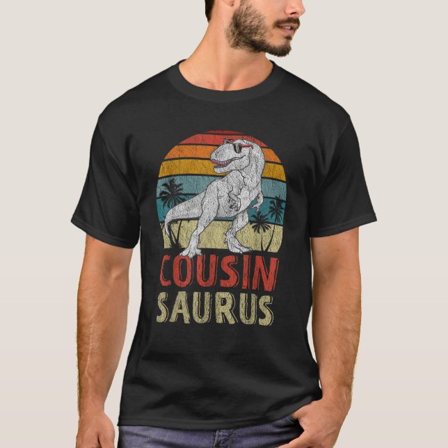 Cousinsaurus T Rex Dinosaur Cousin Saurus Family M Shirt (Framsida)