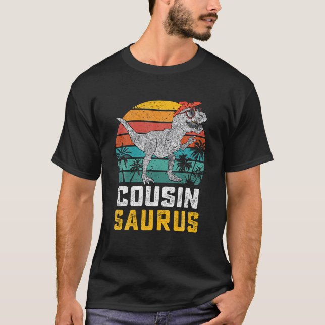 Cousinsaurus T Rex Dinosaur Cousin Saurus Family M Shirt (Framsida)