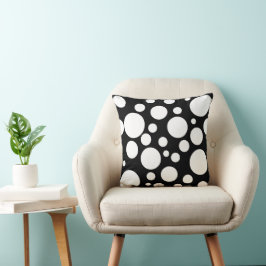 Coussin motif pois de différentes tailles kudde