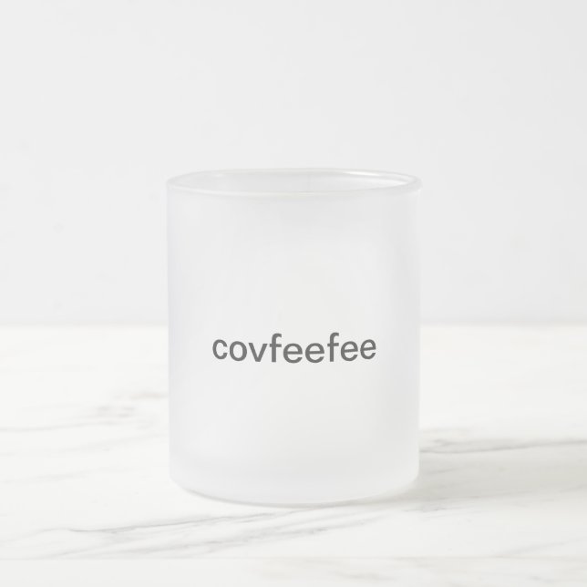 covfefemugg ("covfeefeen ", frostad glasmugg (Center)