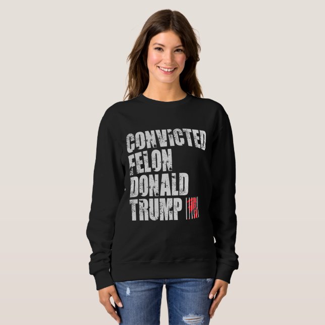 Covicted Felon Donald Trump T Shirt (Hel framsida)