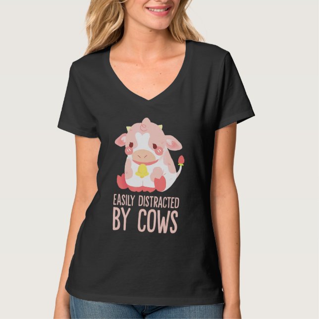 Cow  Easily Distracted By Cows World Farm Animals  T Shirt (Framsida)