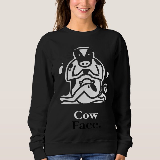 Cow Face Yoga Pose T Shirt (Framsida)