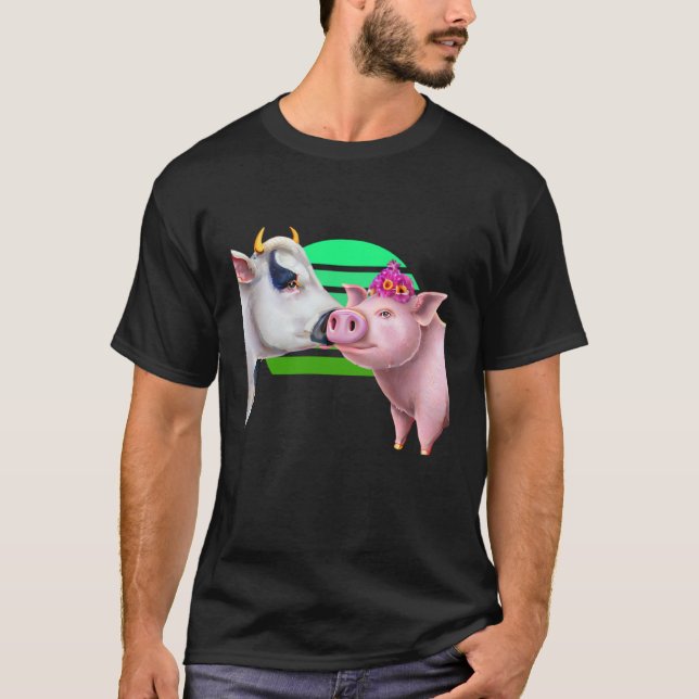 Cow kissing Pig T Shirt (Framsida)
