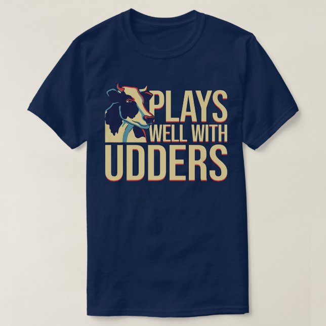 Cow Lover Cattle Farmer  Plays Well With Udders  P T Shirt (Design framsida)