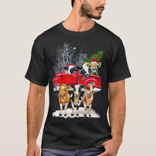 Cow Riding Red Truck Merry Christmas Farm Loves Co T Shirt (Framsida)