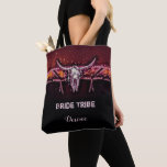 Cow Skull Bröllop Bride Tribe Rustic Boho Chic Tygkasse<br><div class="desc">tote bags som kan återanvändas av kullskalle. Anpassat namn boho chic,  hippie rosa burgundy färger. Land westernare bohemiske cowgirl stil. Rustiska möhippor för vintage av husdjursdjur. Gamla vilda western,  trendig,  modern coola. Bilcopyright Marg Seregelyi Fotografi.</div>