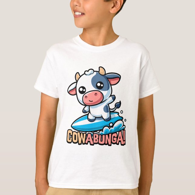 Cowabunga! Cute Surfing Cow Pun T Shirt (Framsida)