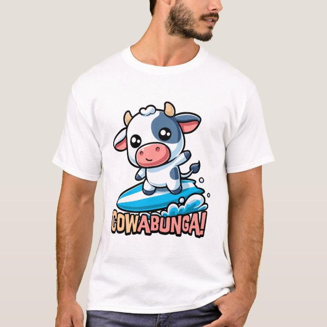 Cowabunga! Cute Surfing Cow Pun T Shirt (Framsida)