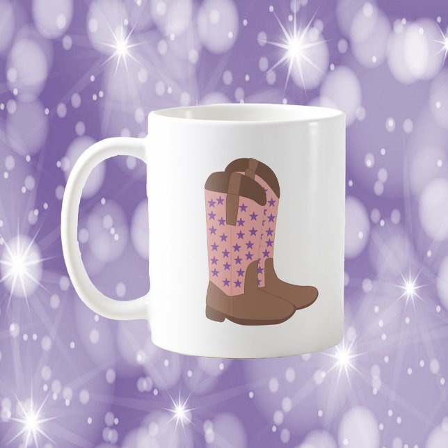 Cowboy Boot Brown Rosa Lila Stars Kaffemugg (A mug with a pair of cowboy boots done in brown and pink with purple stars)