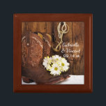 Cowboy Boots, Daisy Horse Bit Landsbyggsbröllop Smyckeskrin<br><div class="desc">Den charmerande Cowboy Boots, Daisys and Horse Bit Landsbyggsbröllop Gift Box kan vara personlig med namn på ceremonin för bruden och brudgummen och giftermål för att skapa en varaktig keepsaksgåva till bruden eller hennes brudgummar. Den här anpassningsbarna jaktboxen för jakt- och hästdjur har ett digitalt färgfoto av brunt westerna cowboystövlar...</div>