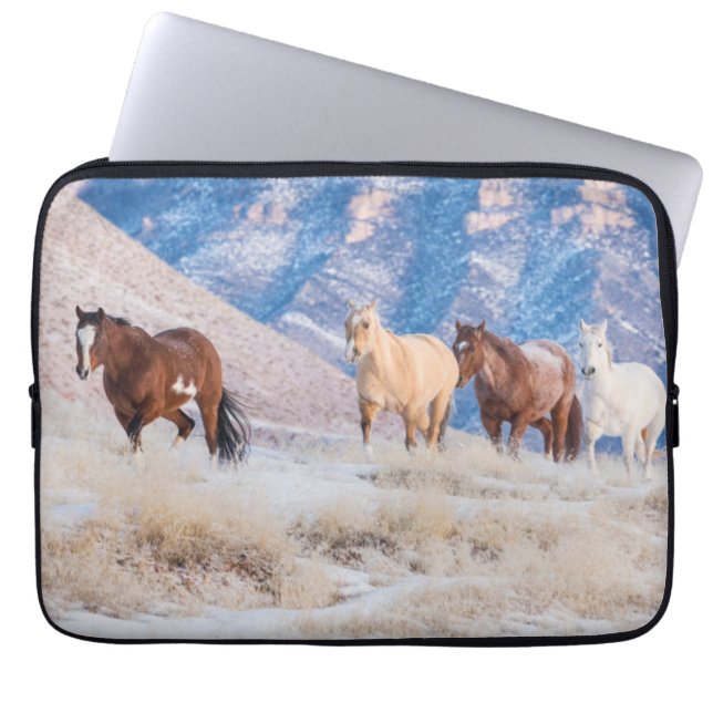 Cowboy-hästkörning på Hideout Ranch Laptop Fodral (Framsidan)