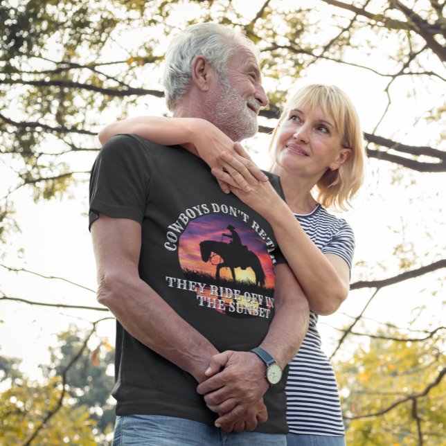 Cowboy, Horse & Sunset Pension T Shirt (Skapare uppladdad)