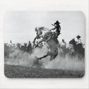 Cowboy på en sparka bakut bronco musmatta