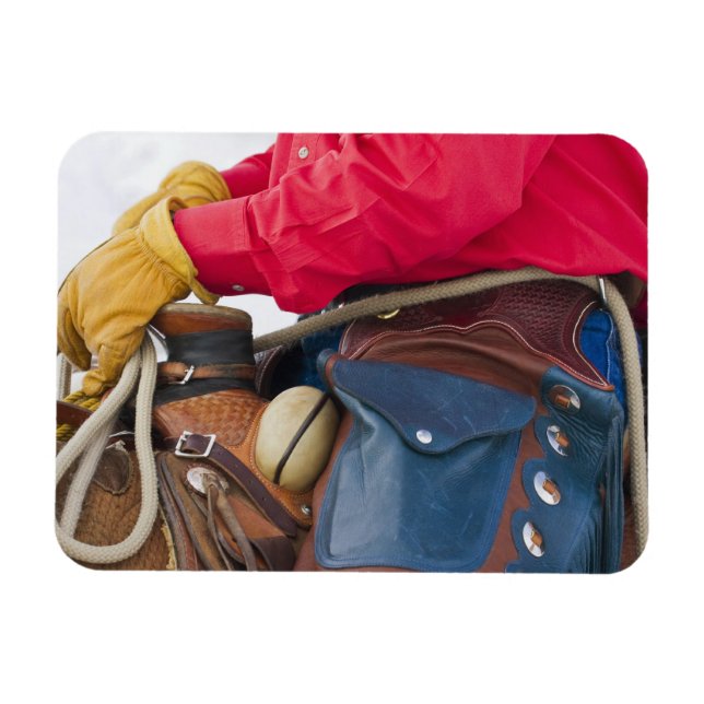 Cowboy på häst iklädd läderchaps magnet (Horisontell)