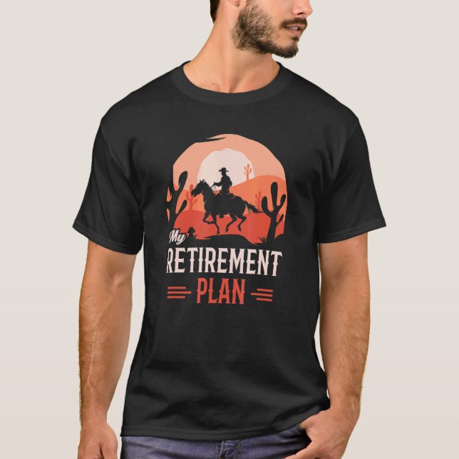 Cowboy Ridande Häst Rolig Pensionsplan 2023 T Shirt (Framsida)