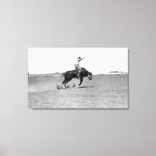 Cowboy Riding a Bucking Bull Canvastryck (Framsida)