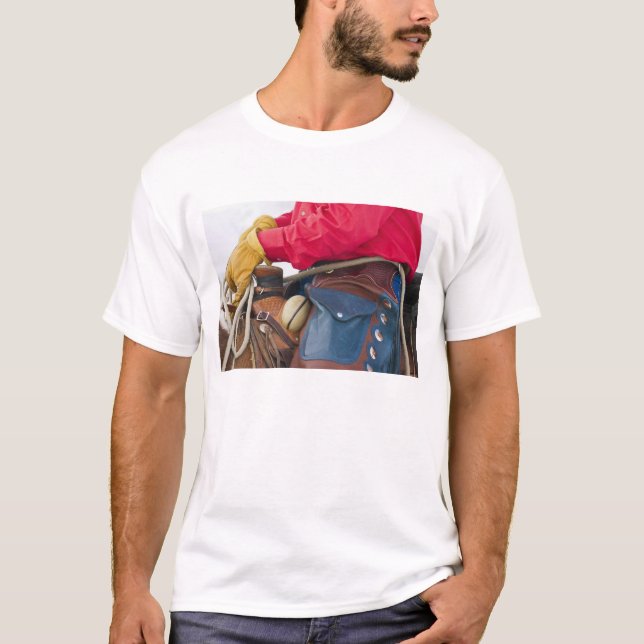 Cowboy till häst iklädd läderchaps t-shirt (Framsida)
