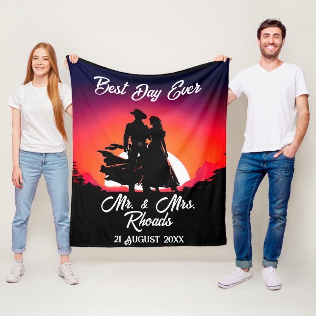 Cowboyen och Bride vid Sundown Bröllop Fleecefilt (På plats)