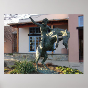 Cowboyen på Rearing Horse Statue Poster