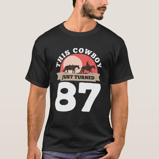 Cowboyen vände precis 87-87:e födelsedagshästen R T Shirt (Framsida)