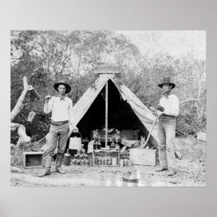 Cowboys i läger, 1890. Gammalt fotografi Poster