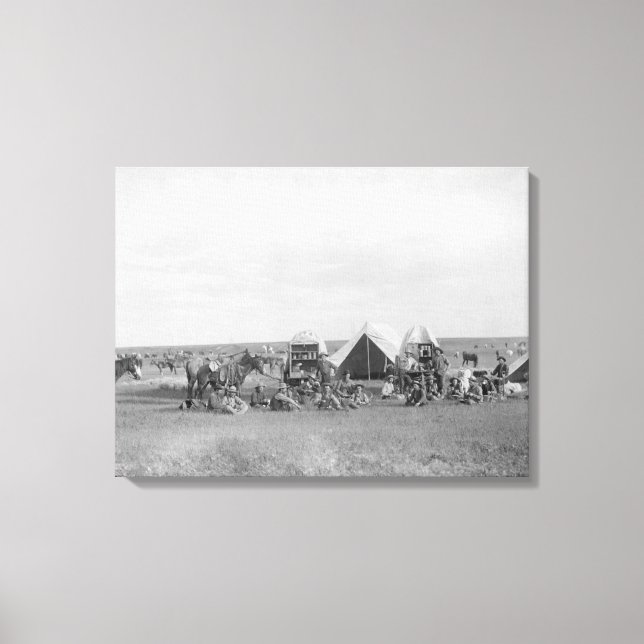Cowboys Sitta runt Chuckwagon Photogratograf Canvastryck (Framsida)