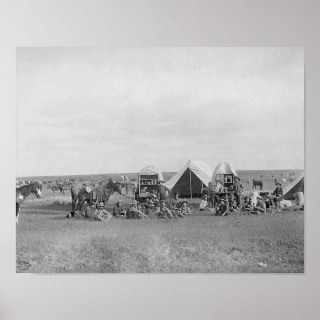 Cowboys Sitta runt Chuckwagon Photogratograf Poster (Framsidan)