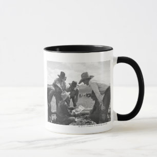 Cowboys tittar en tidskrift mugg