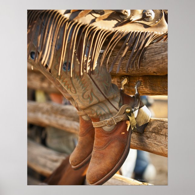 Cowboystövlar på stängsel 2 poster (Framsidan)